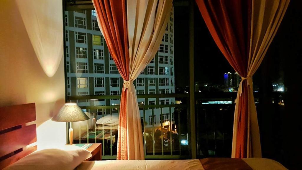 Ortigas 2 Bedroom Corner Unit With 2 Queen Across Shangrila Manila Exterior photo