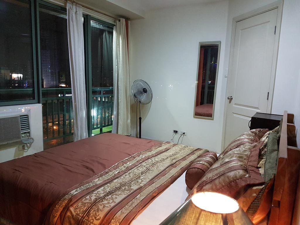 Ortigas 2 Bedroom Corner Unit With 2 Queen Across Shangrila Manila Exterior photo